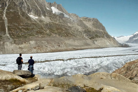 Zomerse wandeling langs de langste gletsjer van de Alpen: de Aletschgletsjer